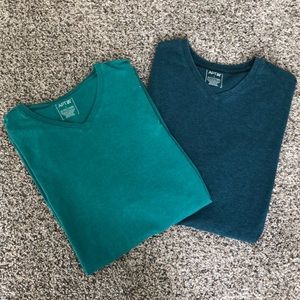 Short sleeve v-necks